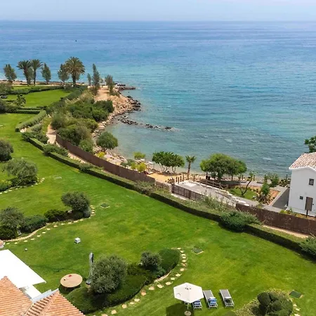 Sirena Solis - Elegant 5-bedroom Sea View Retreat Near Sirena Bay Villa *