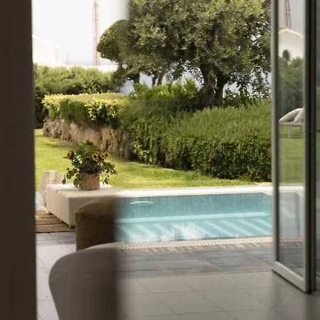 Sirena Solis - Elegant 5-bedroom Sea View Retreat Near Sirena Bay