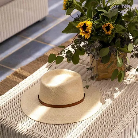 فيلة Sirena Solis - Elegant 5-bedroom Sea View Retreat Near Sirena Bay بروتاراس