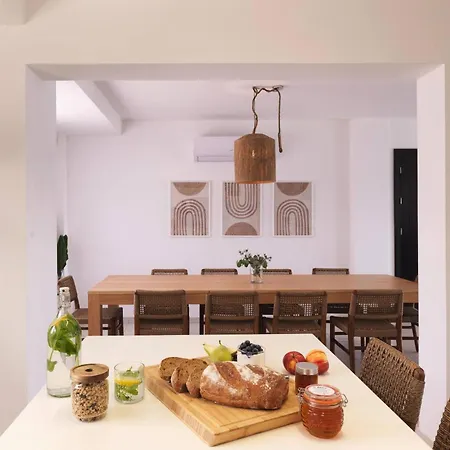 Sirena Solis - Elegant 5-bedroom Sea View Retreat Near Sirena Bay