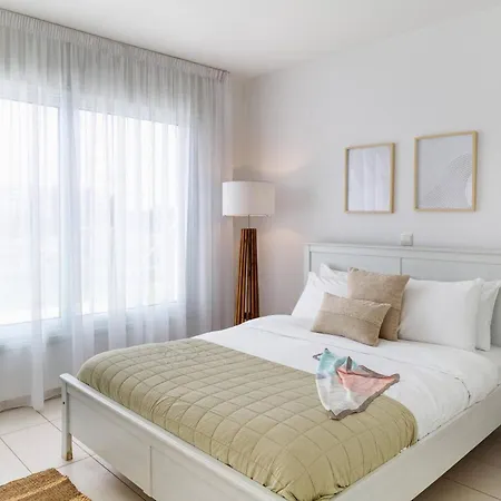 Sirena Solis - Elegant 5-bedroom Sea View Retreat Near Sirena Bay فيلة