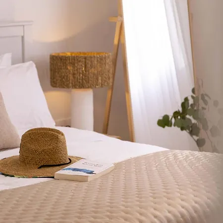 Sirena Solis - Elegant 5-bedroom Sea View Retreat Near Sirena Bay فيلة