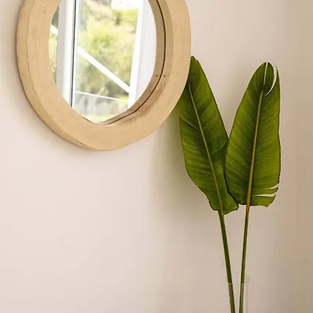 Sirena Solis - Elegant 5-bedroom Sea View Retreat Near Sirena Bay *