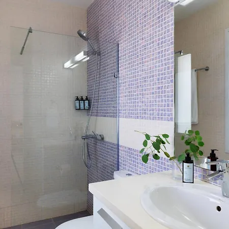 Sirena Solis - Elegant 5-bedroom Sea View Retreat Near Sirena Bay فيلة