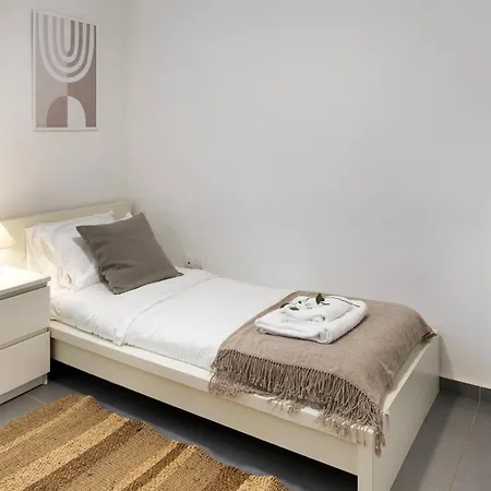 فيلة Sirena Solis - Elegant 5-bedroom Sea View Retreat Near Sirena Bay بروتاراس