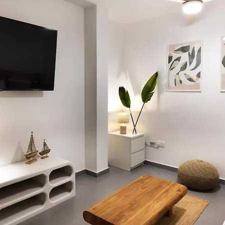 Sirena Solis - Elegant 5-bedroom Sea View Retreat Near Sirena Bay فيلة