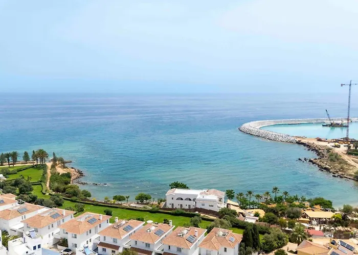 Sirena Solis - Elegant 5-bedroom Sea View Retreat Near Sirena Bay Villa