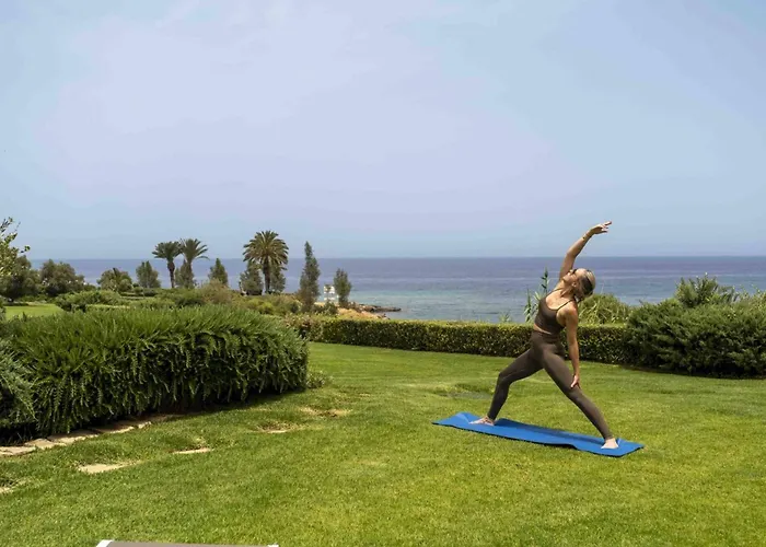 Sirena Solis - Elegant 5-bedroom Sea View Retreat Near Sirena Bay Protaras