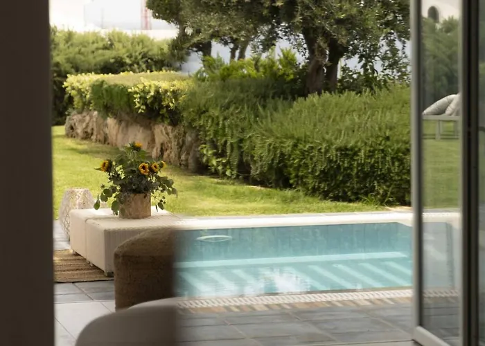 Sirena Solis - Elegant 5-bedroom Sea View Retreat Near Sirena Bay