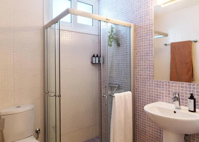 Sirena Solis - Elegant 5-bedroom Sea View Retreat Near Sirena Bay Villa *