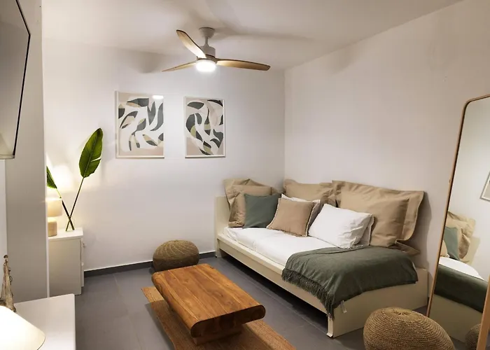 Sirena Solis - Elegant 5-bedroom Sea View Retreat Near Sirena Bay Villa *