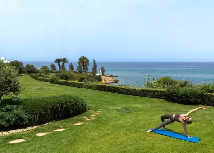 Sirena Solis - Elegant 5-bedroom Sea View Retreat Near Sirena Bay Protaras