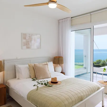 Sirena Solis - Elegant 5-bedroom Sea View Retreat Near Sirena Bay Villa *