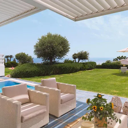 Villa Sirena Solis - Elegant 5-bedroom Sea View Retreat Near Sirena Bay *