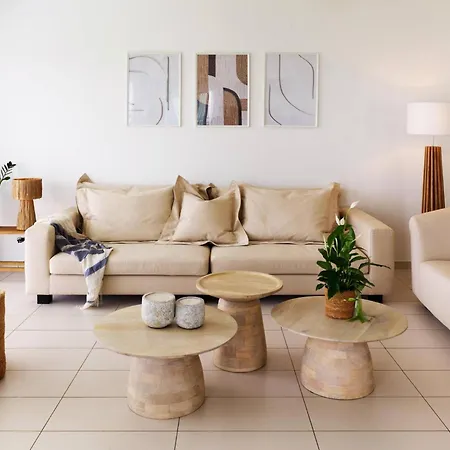 Sirena Solis - Elegant 5-bedroom Sea View Retreat Near Sirena Bay *