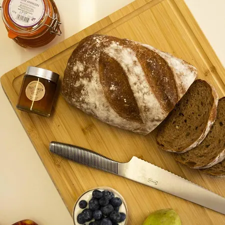 Sirena Solis - Elegant 5-bedroom Sea View Retreat Near Sirena Bay *