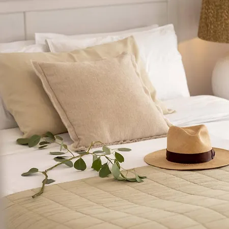 Вилла Sirena Solis - Elegant 5-bedroom Sea View Retreat Near Sirena Bay