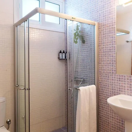 Sirena Solis - Elegant 5-bedroom Sea View Retreat Near Sirena Bay Вилла *