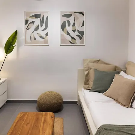 Willa Sirena Solis - Elegant 5-bedroom Sea View Retreat Near Sirena Bay