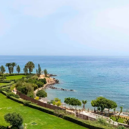 Willa Sirena Solis - Elegant 5-bedroom Sea View Retreat Near Sirena Bay *