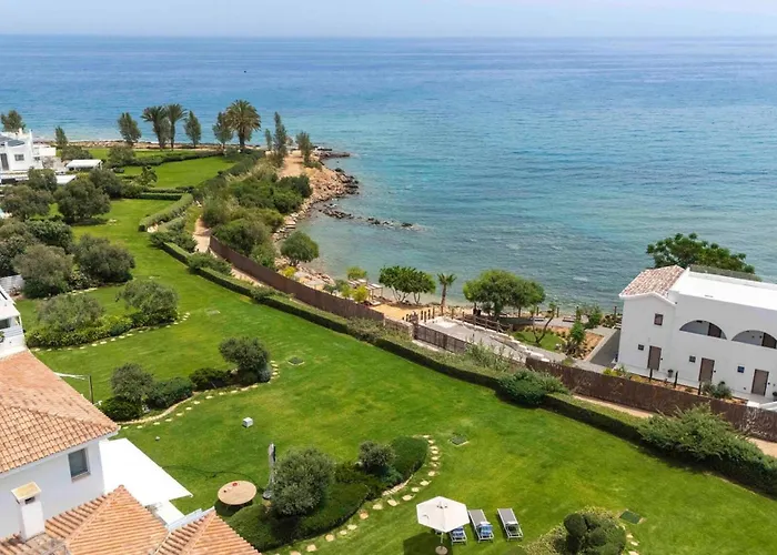 Sirena Solis - Elegant 5-bedroom Sea View Retreat Near Sirena Bay Vilă *