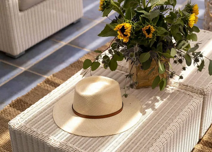 Vilă Sirena Solis - Elegant 5-bedroom Sea View Retreat Near Sirena Bay Protaras