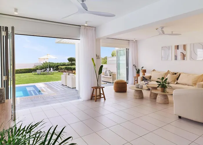 Sirena Solis - Elegant 5-bedroom Sea View Retreat Near Sirena Bay * Protaras