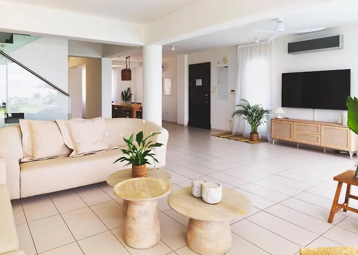 Sirena Solis - Elegant 5-bedroom Sea View Retreat Near Sirena Bay Vilă Protaras