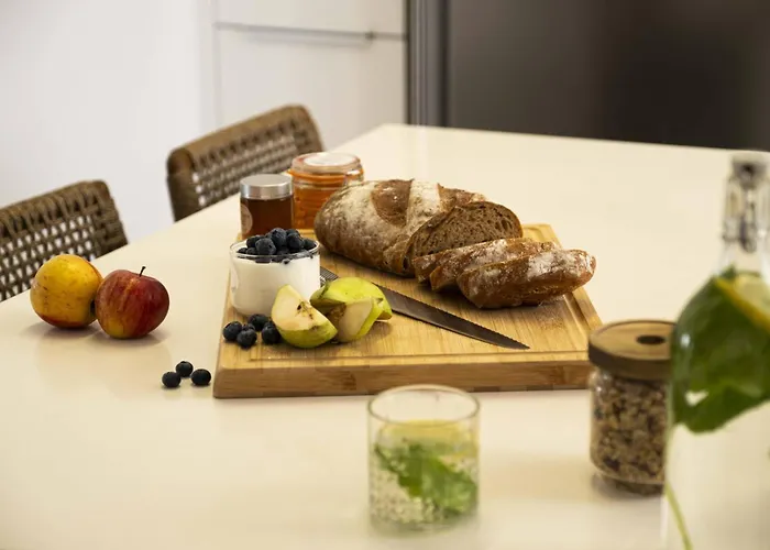 Sirena Solis - Elegant 5-bedroom Sea View Retreat Near Sirena Bay Vilă