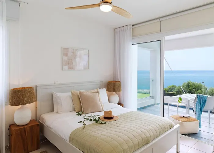 Vilă Sirena Solis - Elegant 5-bedroom Sea View Retreat Near Sirena Bay Protaras