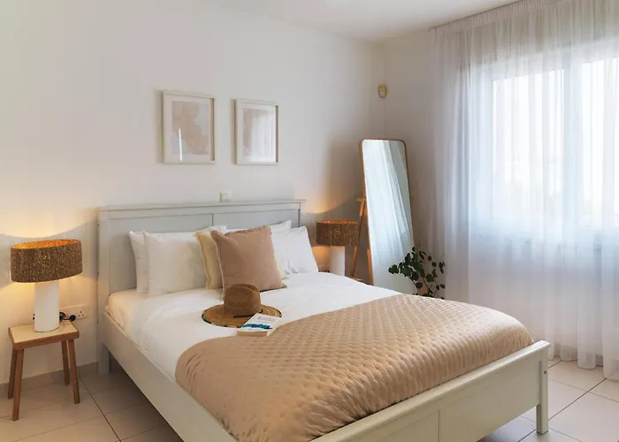 Sirena Solis - Elegant 5-bedroom Sea View Retreat Near Sirena Bay Protaras