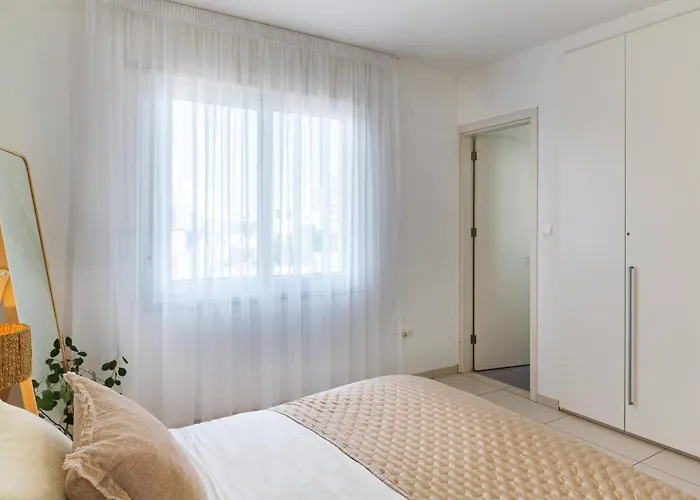 Sirena Solis - Elegant 5-bedroom Sea View Retreat Near Sirena Bay Vilă *