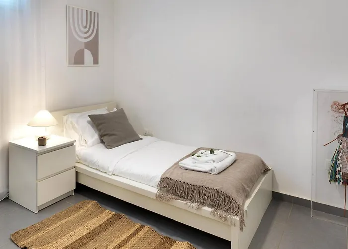 Vilă Sirena Solis - Elegant 5-bedroom Sea View Retreat Near Sirena Bay Protaras