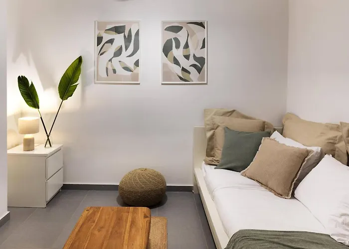 Vilă Sirena Solis - Elegant 5-bedroom Sea View Retreat Near Sirena Bay