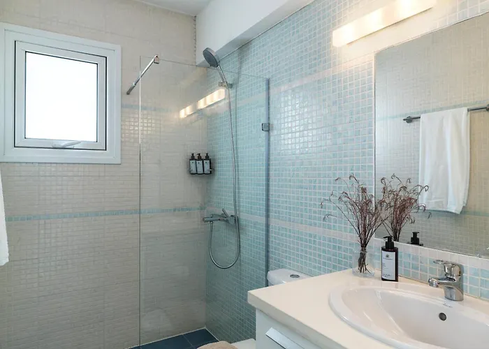 Vilă Sirena Solis - Elegant 5-bedroom Sea View Retreat Near Sirena Bay