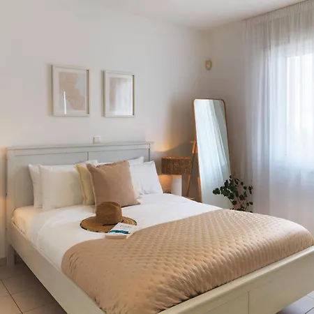 Sirena Solis - Elegant 5-bedroom Sea View Retreat Near Sirena Bay 普罗塔拉斯